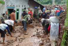Longsor Tutup Akses Jalan Utama Desa Pungangan Doro