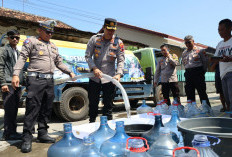 Sambut Hari Bhayangkara ke-80, Polres Pekalongan Kota Hadirkan Bantuan Air Bersih bagi Warga