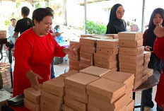 Semangat Berbagi di Gandarum, 500 Nasi Kotak Disiapkan untuk Warga
