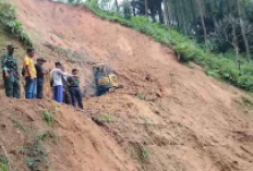 Buka Akses Desa Depok-Timbangsari Yang 5 Hari Tertutup Longsor, Alat Berat Diterjunkan
