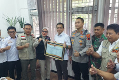 Percepat Penanganan Banjir, BNPB Koordinasi dengan Pemkot Pekalongan dan Serahkan Bantuan Logistik