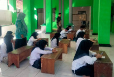 Santri Go Digital, UAN PK PPS di Batang Gunakan HP sebagai Media Ujian