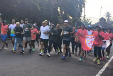 Bupati Faiz beserta Istri Lari 5 Km Bersama Batang Runner dan Tiga Pelari Asing untuk Misi Lingkungan