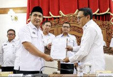 Risma Ardhi Chandra Jadi Plt Bupati Pati, Wagub Jateng Minta Berikan Pelayanan Terbaik untuk Masyarakat