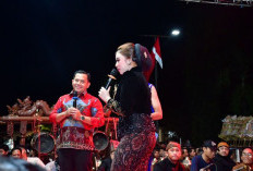 Kajen Menggila! Lautan Manusia Padati Alun-Alun Kajen, Nikmati Pagelaran Wayang dengan Artis Niken Sailindri