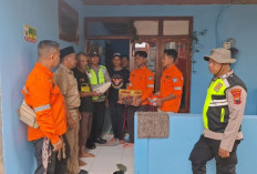 Warga Terdampak Longsor di Paninggaran Terima Bantuan Sembako