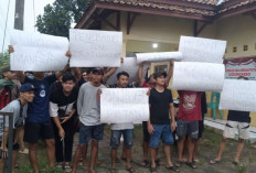 Warga Desa Kedungkebo Tolak Pembangunan TPST Regional, Gelar Aksi Demo di Balai Desa