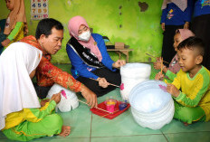  Bunda PAUD Inggit Soraya Gaungkan Gerakan Sumpah Juang di KB Sukses Degayu, Sulap Sampah Jadi Uang!