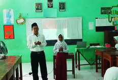 21 Tahun Mengabdi Jadi Guru Honorer, Pak Hadi Masih Menanti Keadilan