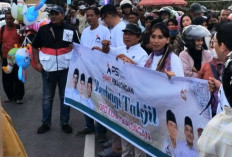 Gelar Aksi Sosial, PSI Kota Pekalongan Bagi-bagi Takjil hingga Bahan Pakaian di Jalan Hayamwuruk