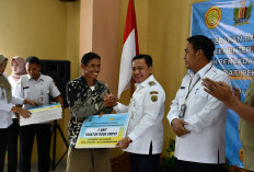 Wakil Bupati Pekalongan Sukirman Serahkan Bantuan Alsintan untuk Perkuat Ketahanan Pangan