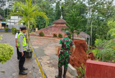 Longsor Hantam SMPN 1 Talun, Pilar Perpustakaan Rusak