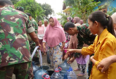 Kemarau Makin Mengering, Ratusan Warga Kalijoyo Andalkan Bantuan Air Bersih Kodim 0710 Pekalongan