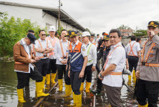 Menhub Dudy Purwagandhi dan Wali Kota Pekalongan Tinjau Rel Tergenang, Pastikan Jalur Lebaran Aman