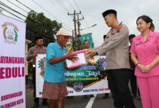 Momen Hangat Kapolres Pekalongan Kota dan Bhayangkari Sapa Warga Sambil Bagi Bingkisan dan Takjil Ramadan