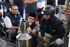 Naik Vespa, Taj Yasin Tinjau SPBU untuk Pastikan Ketersediaan BBM di Jateng Aman Jelang Lebaran