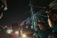 Tiga Hari Gelap Gulita di Subah, PLN UP3 Pekalongan Terjunkan 14 Tim Pulihkan Listrik Terdampak Siklon Tropis 