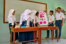 Menulis Teks Prosedur Tak Lagi Dimulai dari Lembar Kosong: Solusi Kreatif Guru SMPN 8 Pekalongan