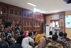 Aktif Perbarui Data Warga, Operator Desa Yosorejo Dapat Reward Rp3 Juta dari Bupati Batang