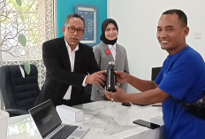 Hari Pelanggan Nasional, Senior Manager PLN UID Jateng Turun Langsung Layani Pelanggan di Pekalongan