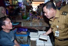 Plt Bupati Pekalongan Sukirman Turun Langsung ke Pasar, Cek Harga dan Serap Keluhan Pedagang