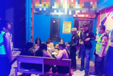 Kafe Karaoke di Pangkalan Truk Bondansari Dirazia Polsek Wiradesa, 6 Botol Miras AO Diamankan