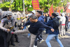 Ratusan Peserta Demo di Batang Terlibat Bentrok dengan Polisi, Kapolres: Ini Latihan Kesiapan Personel