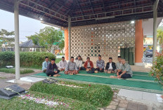  Dekopinda Kota Pekalongan Peringati Harkop ke-79, Dekopinda  Ziarah ke Makam Tokoh Koperasi, T
