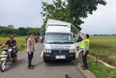 Mobil MBG Terguling di Kesesi Pekalongan