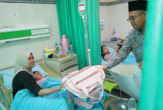 Berikan Hadiah dan Sampaikan Permohonan Maaf, Bupati Batang Upayakan Santunan Korban Keracunan Masal MBG