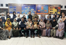 Mahasiswa KKN UNIKAL Edukasi Warga Desa Kajongan Membuat Pupuk Organik Cair dan Kompos dari Limbah Pertanian