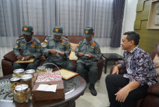 Abdi Negara 30 Tahun Lebih, Wali Kota Pekalongan Mas Aaf Beri Santunan Khusus untuk Linmas Senior