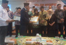 Zumisroh Terima Penghargaan Tokoh Koperasi Senior Harkop Jateng, Bukti Dedikasi Lebih dari 15 Tahun