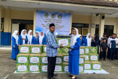 Ringankan Beban Siswa Korban Banjir, Disdikbud Jateng Salurkan 100 Paket Bantuan ke SMK Muhammadiyah Pencongan
