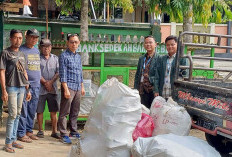 Dari Sampah Menjadi Berkah: Aksi Mahasiswa UIN Gus Dur Sulap 200 Kg Limbah Desa Penolih Jadi Rupiah