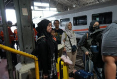 Puncak Arus Mudik, Penumpang Turun di Stasiun Pekalongan Tembus 3.930 Orang