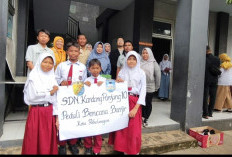Wujud Kepedulian, SDN Kandang Panjang 10 Salurkan Bantuan Logistik untuk Pengungsi Banjir Pekalongan