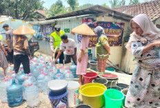 Polres Pekalongan Salurkan Bantuan Air Bersih ke Desa Ujungnegoro