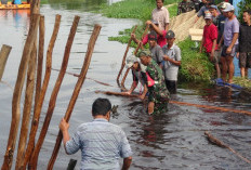 Gerak Cepat Personel Gabungan di Kota Pekalongan Gotong Royong Tambal Darurat Tanggul Kali Bremi yang Jebol