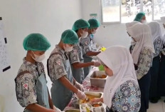 MBG Sistem Prasmanan di SMPN 2 Karanganyar Pekalongan, Siswa Bisa Ambil Porsi Sesuai Kebutuhan