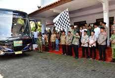 Plt Bupati Pekalongan Sukirman Lepas Ratusan CJH, Tekankan Ibadah Maksimal dan Kekompakan Jamaah