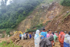 Alat Berat Diturunkan Buka Jalan Mudal-Dranan Yang Tertutup Longsor Bukit Gunung Beser