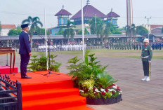 Tak Mau Berteduh, Bupati Batang Pilih Berdiri di Bawah Terik Saat Upacara HUT RI