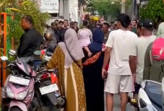 Puluhan Nasabah Geruduk Rumah Ketua BMT Mitra Umat Pekalongan, Tuntut Pengembalian Uang Simpanan