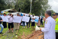 Warga Desa Kalijoyo Demo Tolak TPA Bojonglarang, Tuntut Ganti Rugi Lahan Tercemar