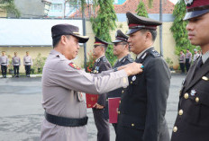 Tak Miliki Catatan Pelanggaran, 21 Personel Polres Pekalongan Kota Dianugerahi Tanda Kehormatan