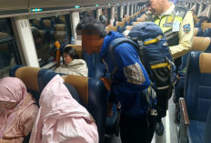Warga Kediri Terlantar di Wiradesa, Polisi Belikan Tiket Kereta untuk Pulang