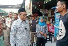 Bupati Batang Salurkan Bantuan Modal untuk Pedagang Pujasera, Janji Tata Kawasan Lebih Rapi dan Ramai