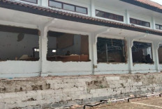 Tembok Miring, Besi Mleot! Gedung DPRD Pekalongan Bekas Kebakaran Dibongkar, Munir: Agar Tidak Jadi Rumah Jin