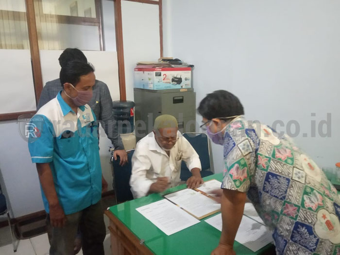 172 Buruh Terima Pesangon Sebidang Tanah